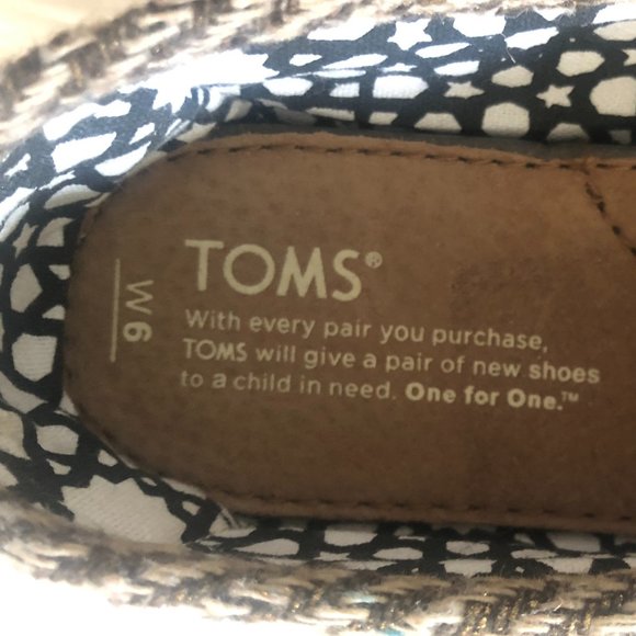 Toms Flats - Size 6 - Picture 7 of 8